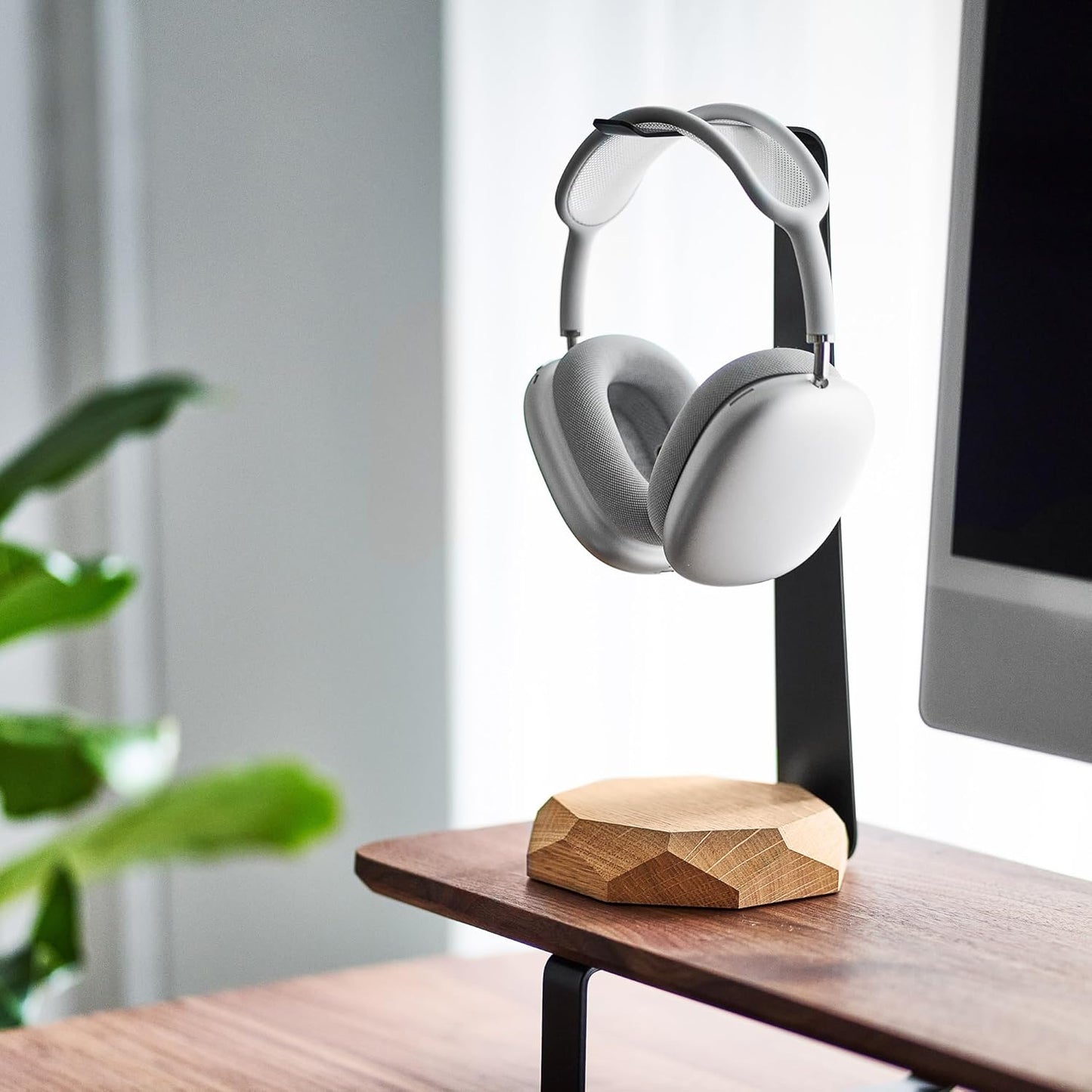Oakywood - 2-In-1 Wooden Headphone Stand with Wireless Charging - Wood Headphone Holder – Stainless-Steel Base – Handcrafted Headphones Stand for Desk - Qi-Compatible Wireless Charging – Oak - Serious Techies