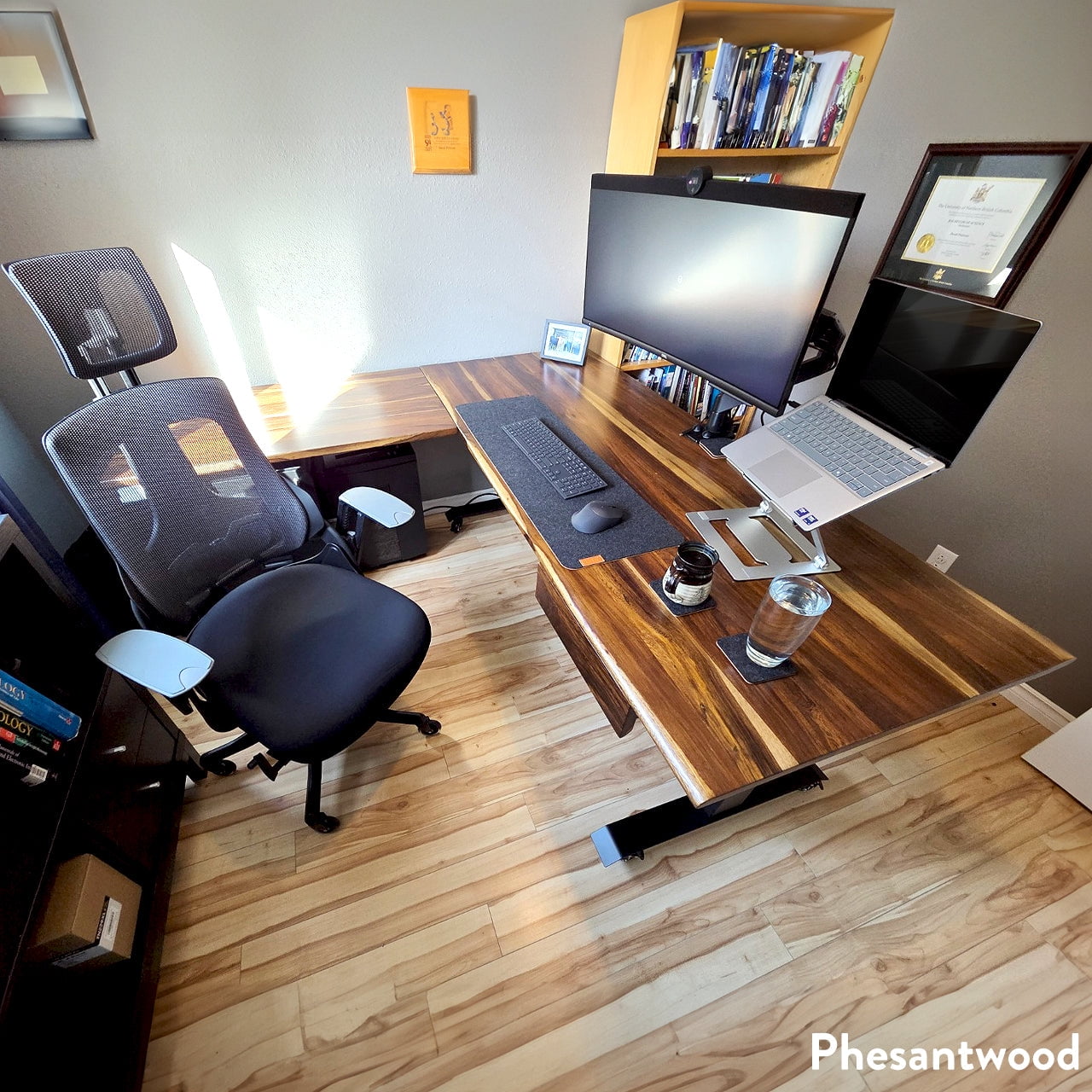 Desky - Hardwood L-Shape Sit Stand Desk - Pheasant wood / 60 X 30 X 62 X 20 Inches / Matte Black - Serious Techies