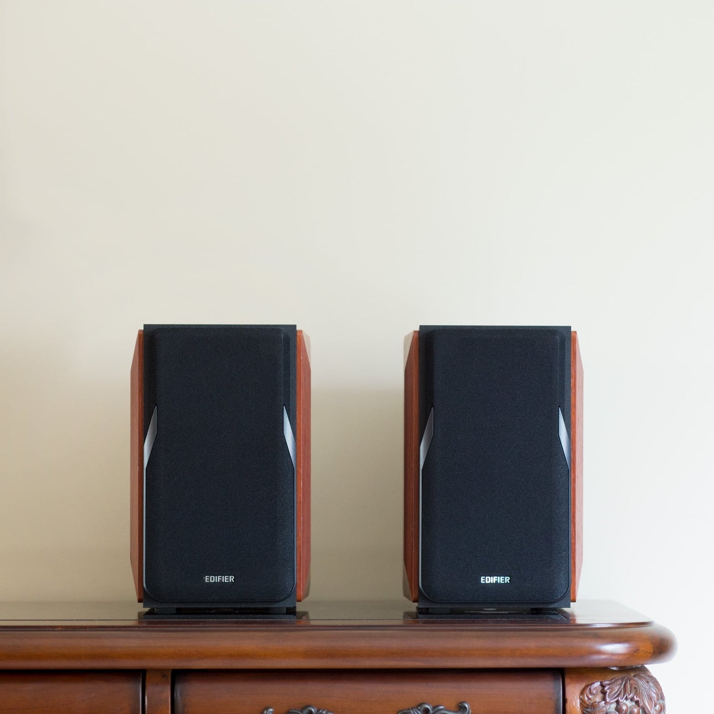 Edifier - P17 Passive Bookshelf Speakers - 2-Way Speakers with Built-In Wall-Mount Bracket - Serious Techies