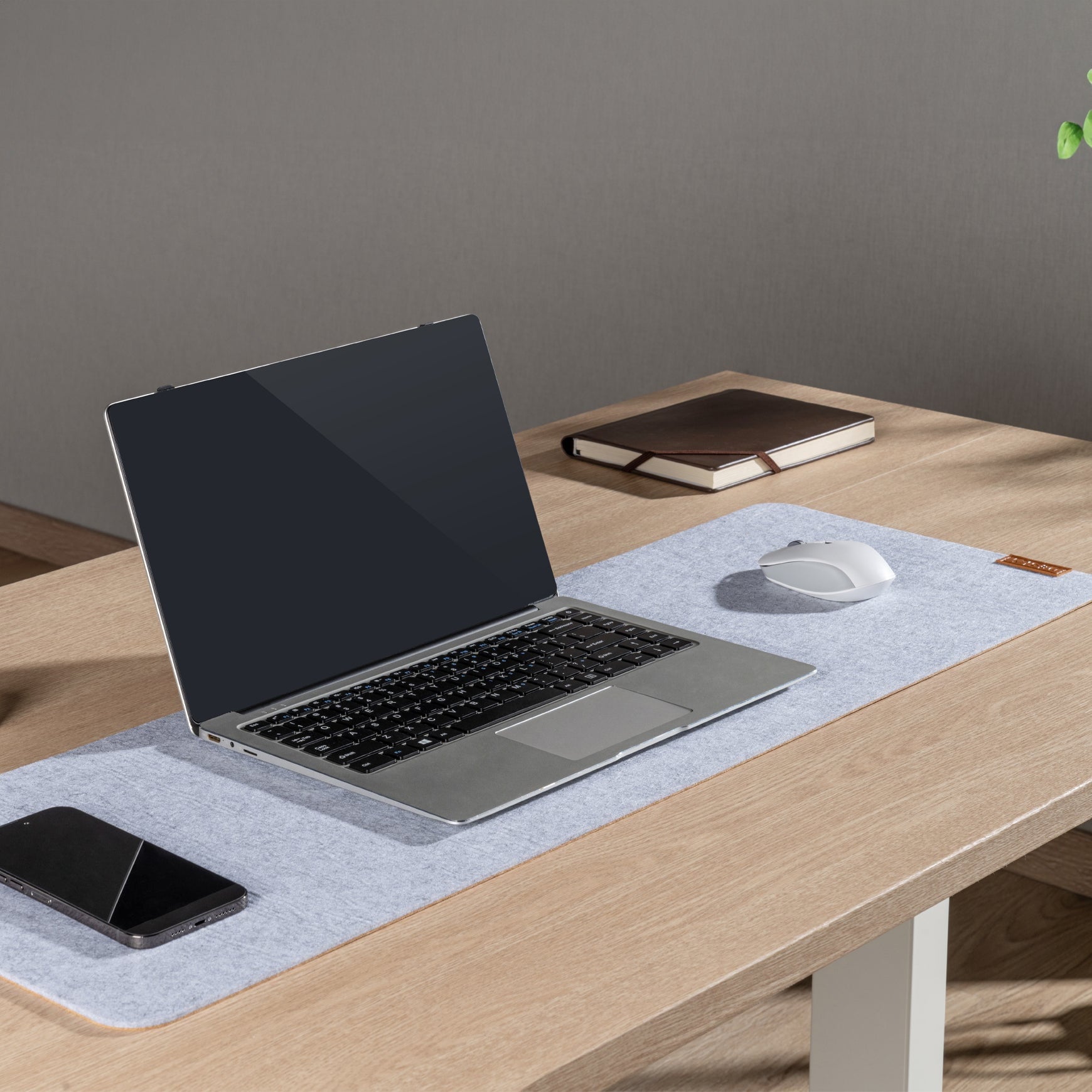 Desky - Cork/Felt Desk Pad - Large 35.4X11.8 Inches / Light Gray - Serious Techies