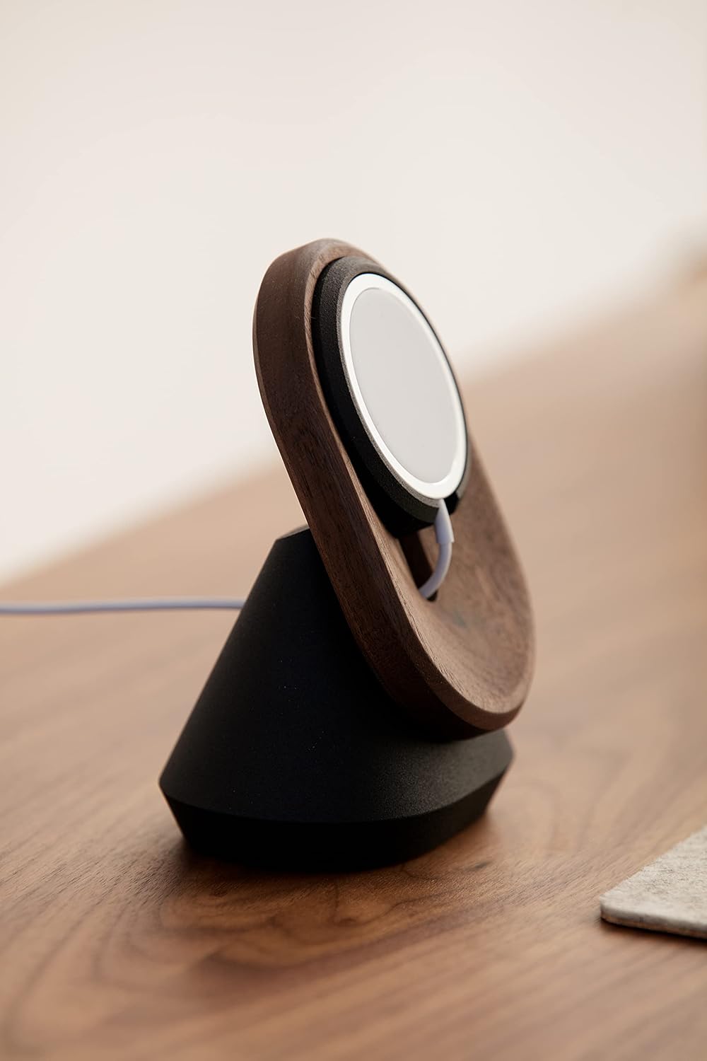 Oakywood - Phone Holder Desk - Phone Stand for Desk – Handcrafted Wooden Mobile Phone Stand & Holder – Compatible with Magsafe & Iphone 12–16 Models – 10.4X8.1X13.9Cm/4.1X3.2X5.5’ – Walnut - Serious Techies