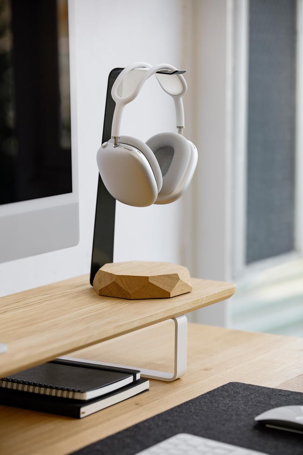 Oakywood - 2-In-1 Wooden Headphone Stand with Wireless Charging - Wood Headphone Holder – Stainless-Steel Base – Handcrafted Headphones Stand for Desk - Qi-Compatible Wireless Charging – Oak - Serious Techies