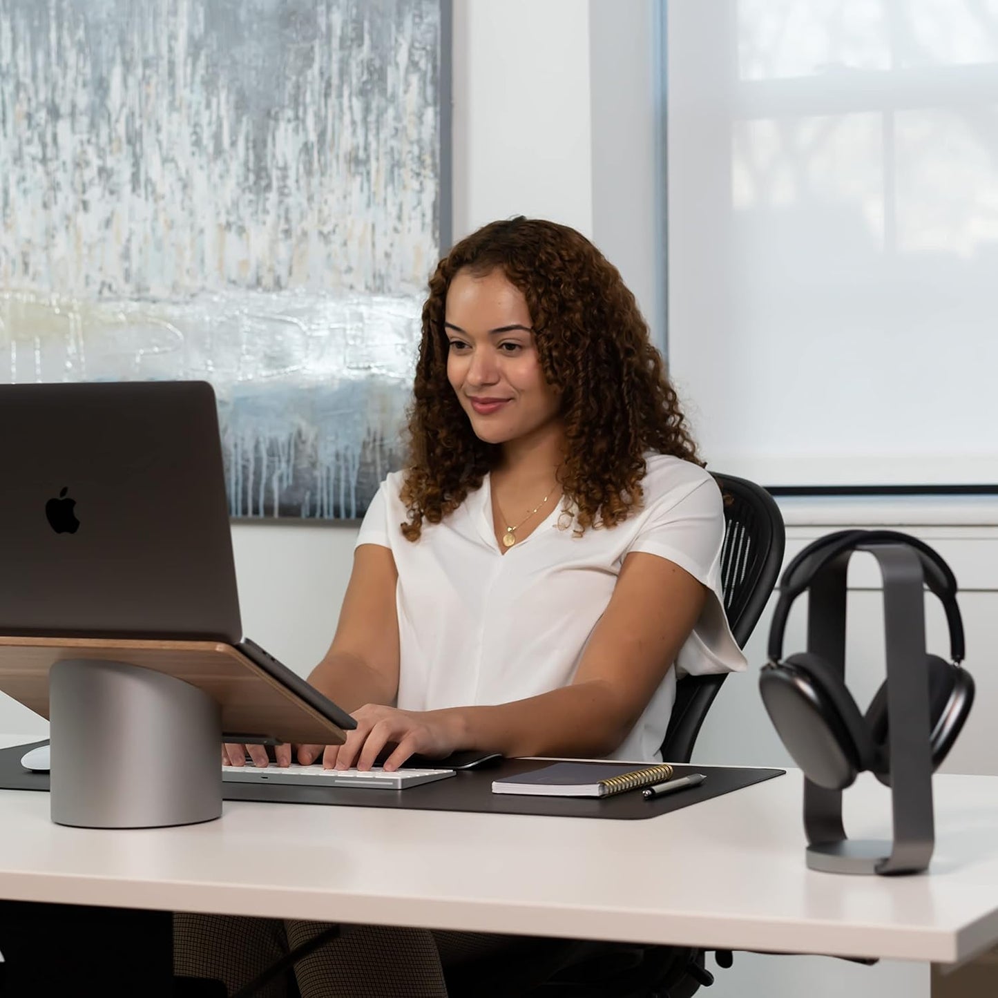 HumanCentric - Headphone Stand Headset Holder in Space Gray, Weighted Aluminum Headphone Holder, Desk Headphone Hanger Displays and Holds Headsets, Works with Most Headphone Brands and Sizes - Serious Techies