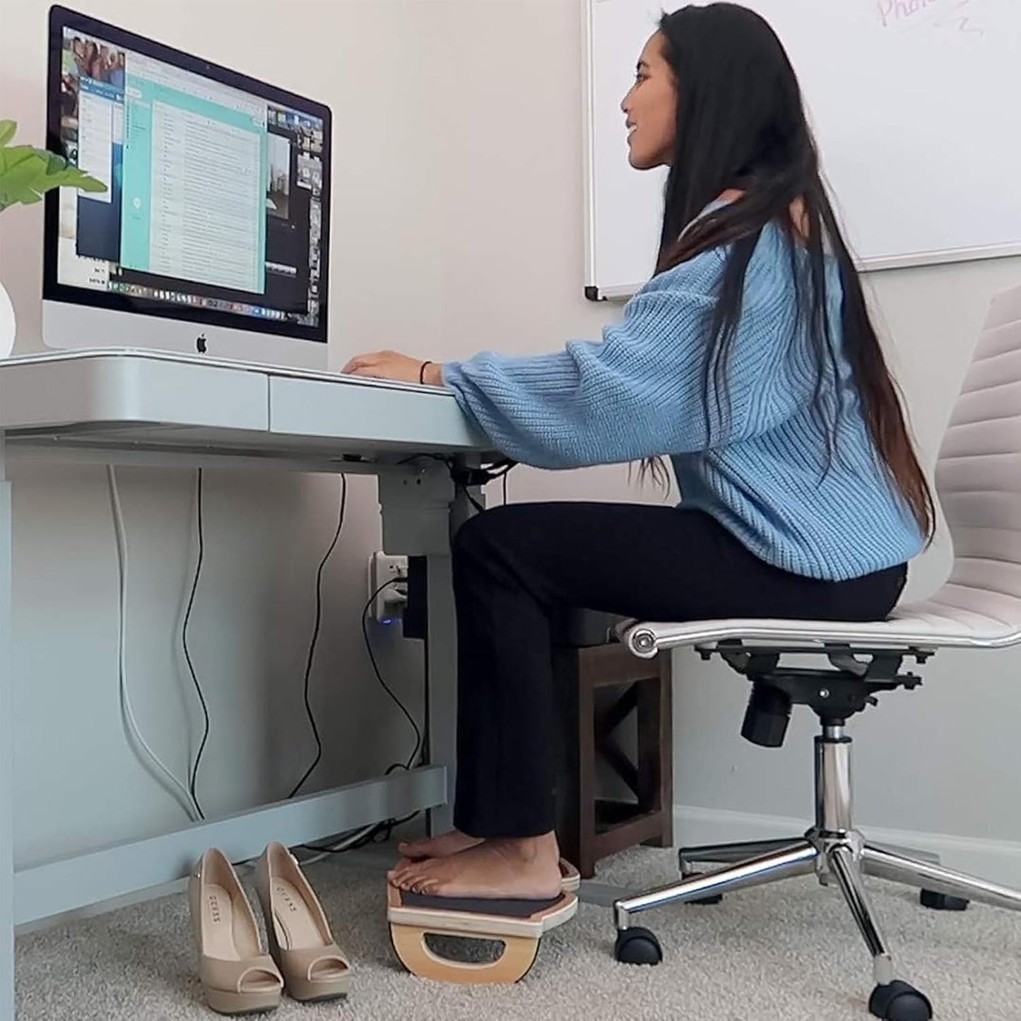 StrongTek - Ergonomic Wood Foot Rest for Enhanced Circulation & Comfort, 350Lbs Capacity, Rocker Balance Board for Standing Desks, Non-Slip, No Assembly, 18" Wide - Ideal for Office/Home - Serious Techies