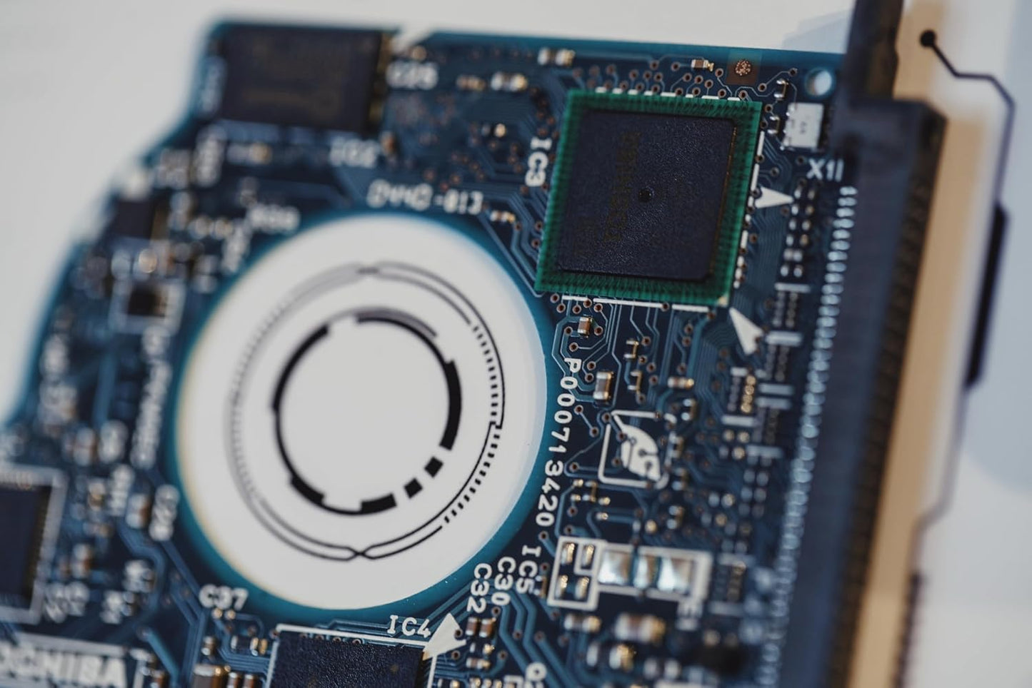  Funbox Design - Framed Teardown Wall Art for Apple Ipod4 Special Edition Retro Music Tech Decor Digital Collectible Made from Original Shell Gift for Him Fans and Collectors (For Ipod 4 Classic) - Serious Techies