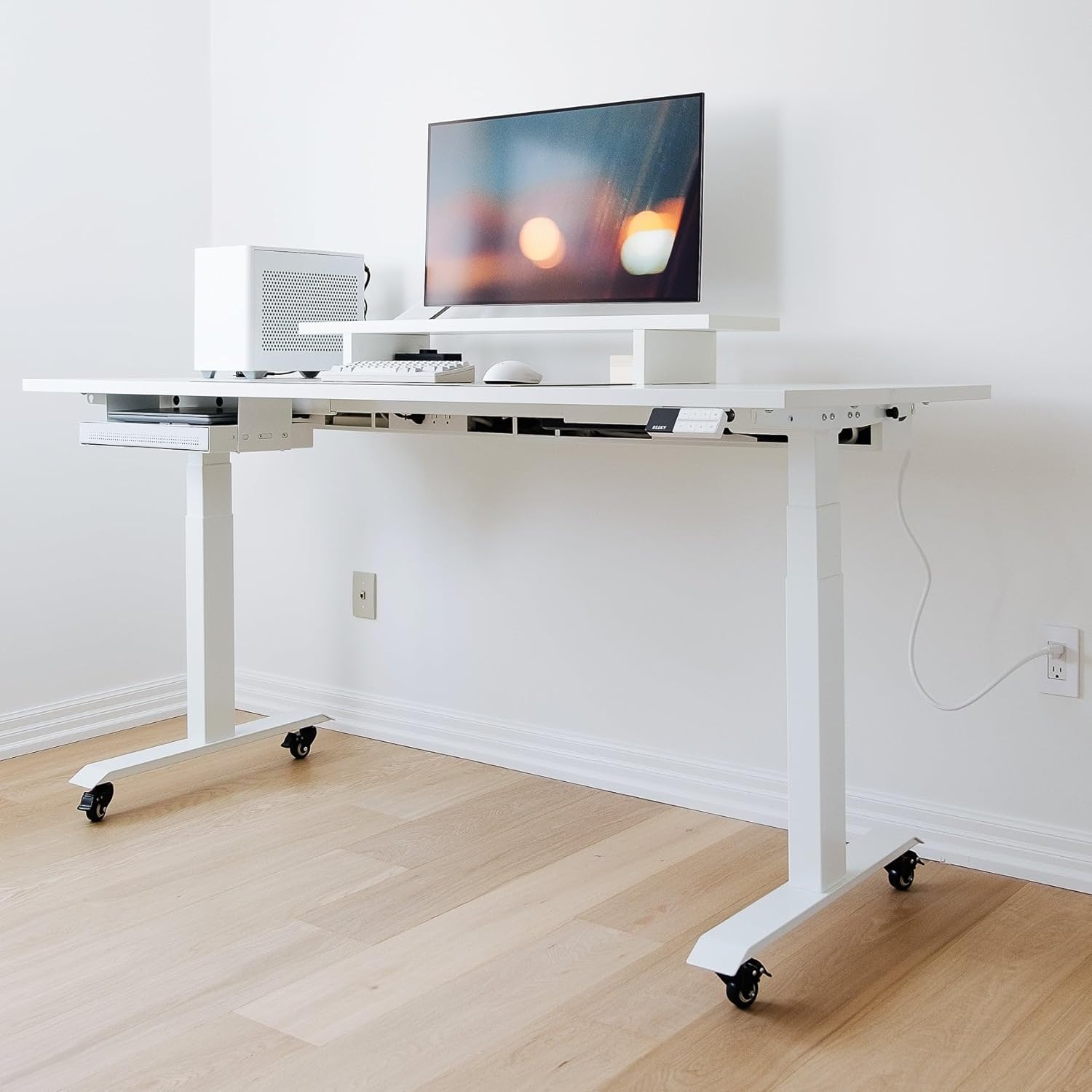 Desky - 6 Plugs Power Rail – Surge-Protected Desk Power Strip with USB Ports, Mountable under Desk Cable Organizer – Grey - Serious Techies