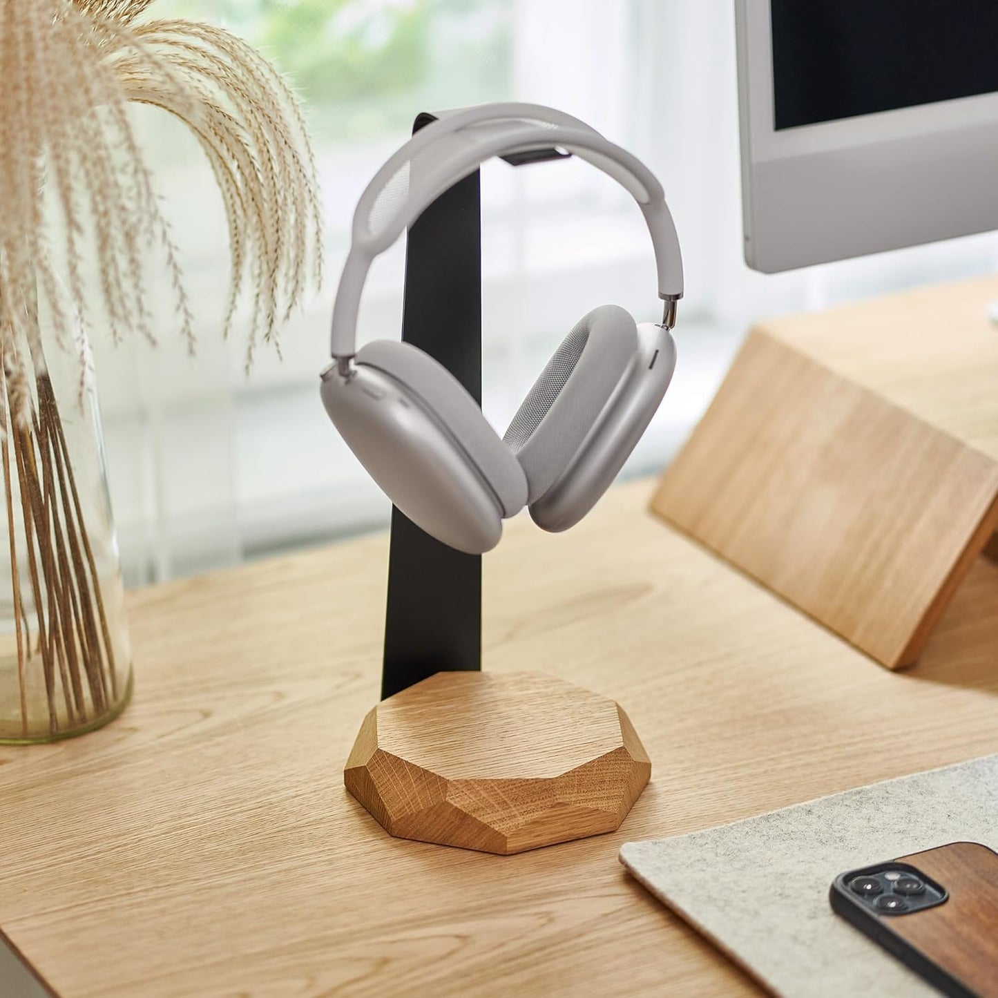 Oakywood - 2-In-1 Wooden Headphone Stand with Wireless Charging - Wood Headphone Holder – Stainless-Steel Base – Handcrafted Headphones Stand for Desk - Qi-Compatible Wireless Charging – Oak - Serious Techies