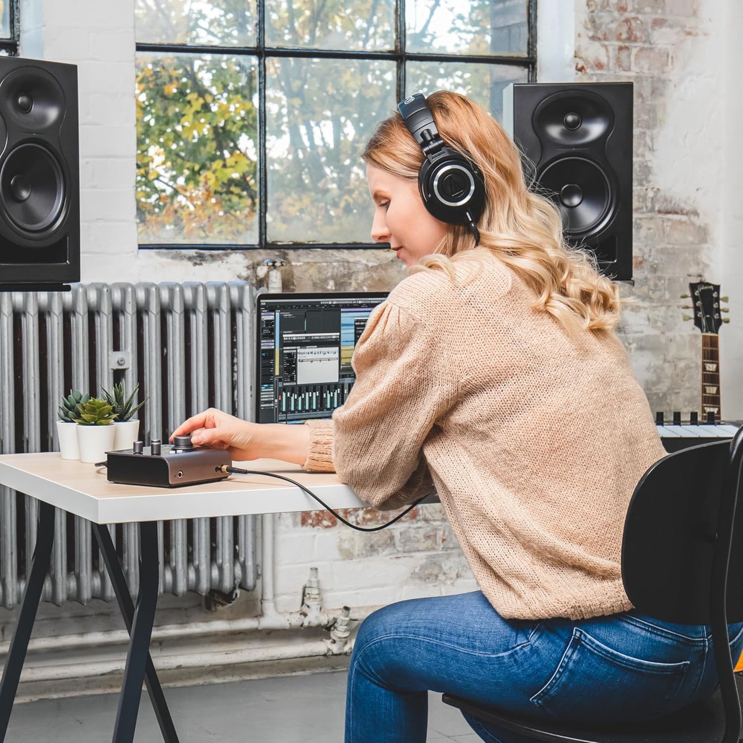 Audient - Audio Interface Id4 MKII, Class a Console Microphone Preamp (High Speed USB-C, Monitor Mix and Monitor Panning Function, 2 Headphone Outputs, Mac/Pc/Ios Compatible), Black - Serious Techies