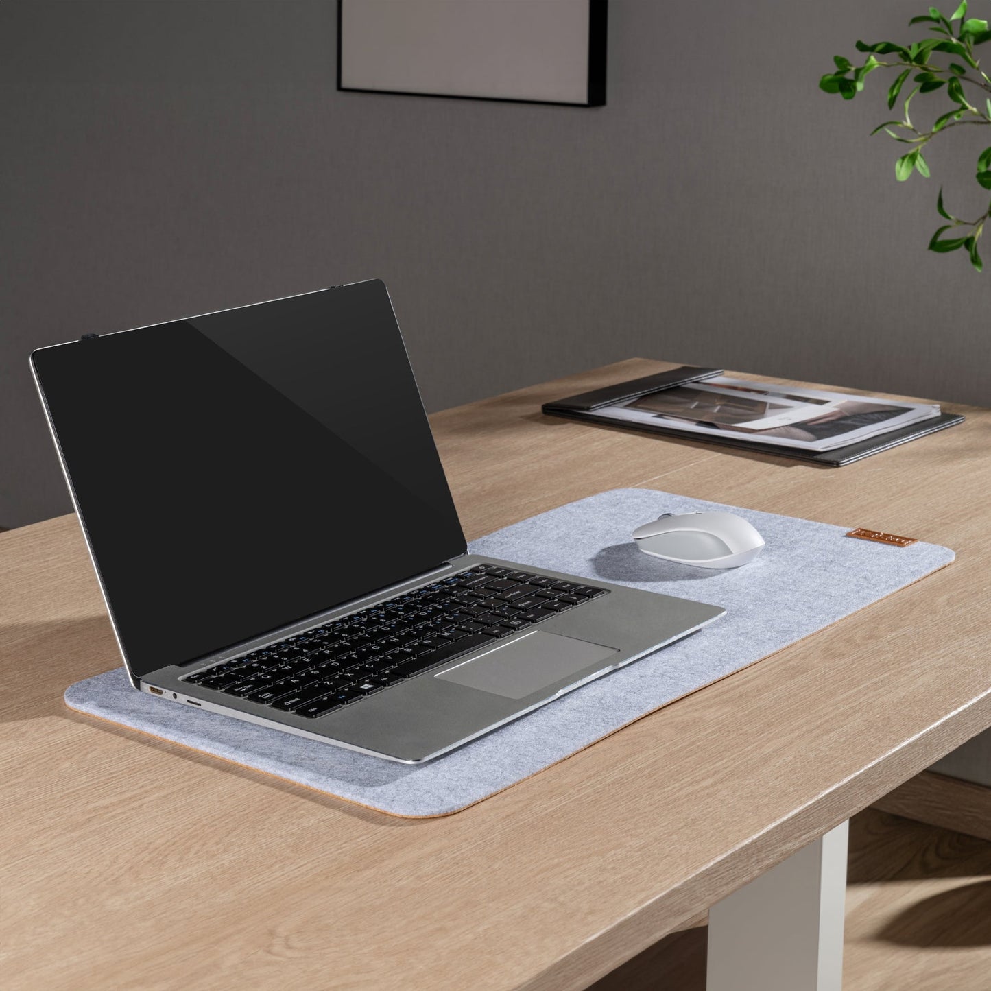 Desky - Cork/Felt Desk Pad - Large 35.4X11.8 Inches / Light Gray - Serious Techies