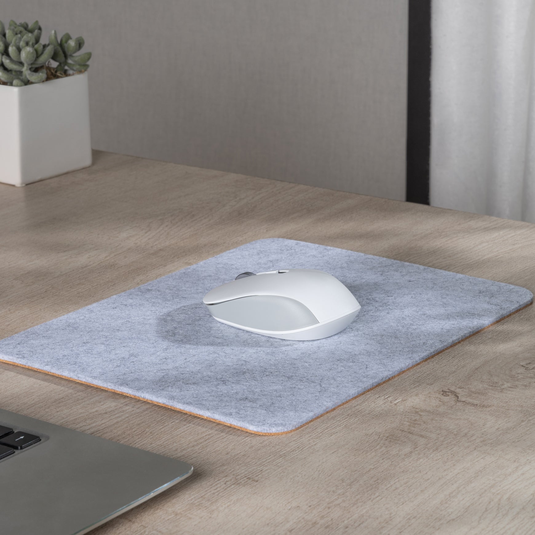 Desky - Cork/Felt Desk Pad - Large 35.4X11.8 Inches / Light Gray - Serious Techies
