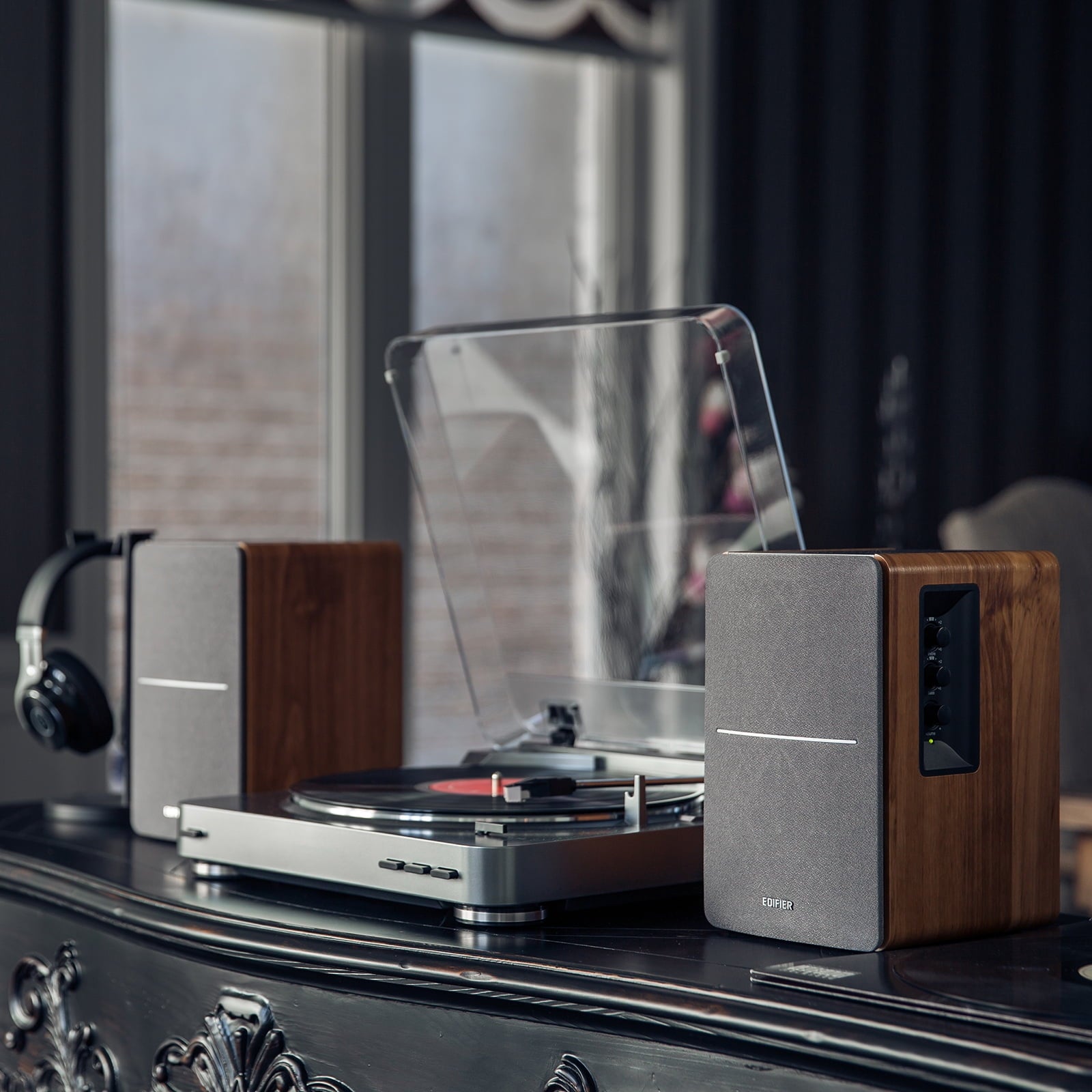 Edifier  - R1280T Powered Bookshelf Speakers - 2.0 Active near Field Monitors - Studio Monitor Speaker - Wooden Enclosure - 42 Watts RMS _ Serious Techies