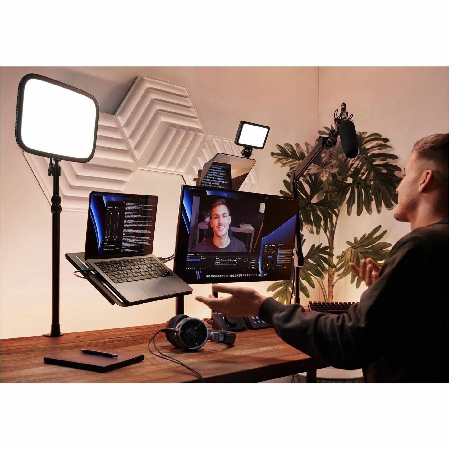 Elgato - Prompter with Display - 8.6" Height X 8.8" Width X 11.1" Depth - Serious Techies