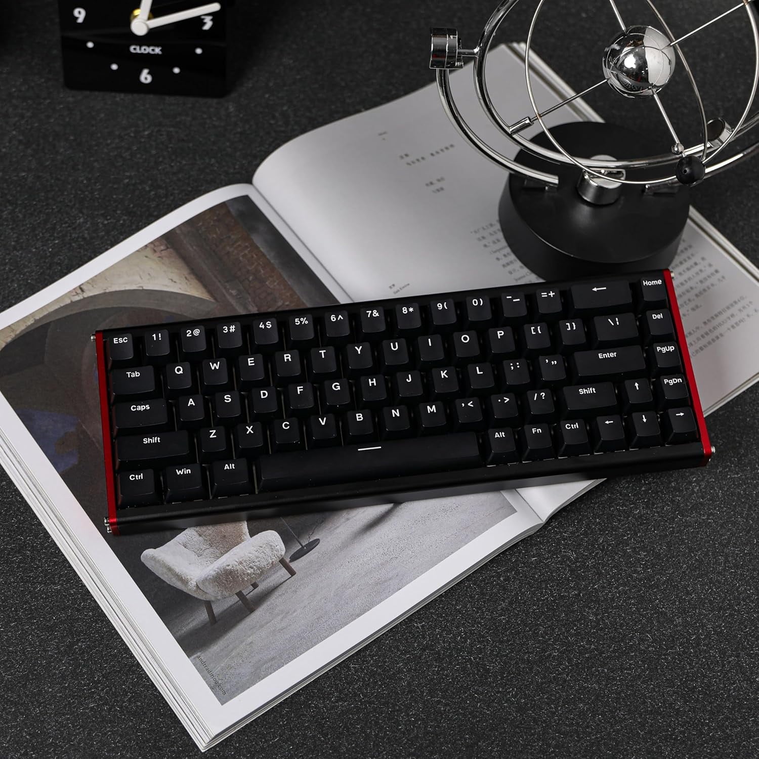 Geekzone - Aluminum Alloy Design- Black - the AJAZZ ALUX 68 HE Series Features a Robust CNC-Anodized Aluminum Alloy Casing with 180 Mesh Sandblasting, Offering a Premium Look and Feel - Serious Techies