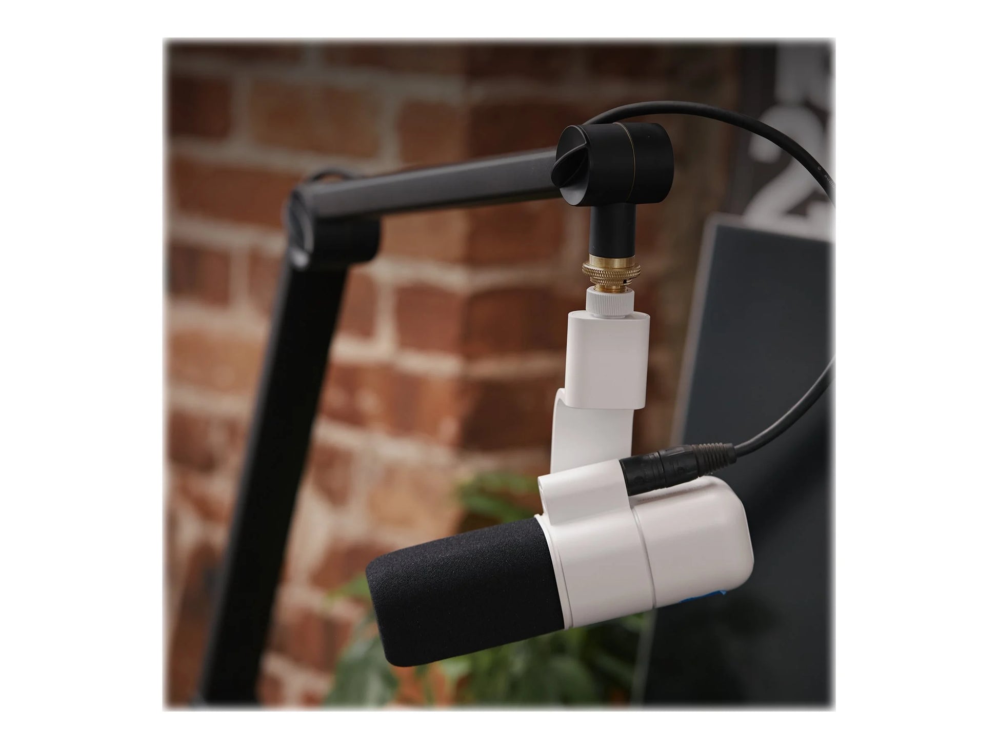 Logitech - Blue Sona Active Dynamic XLR Broadcast Microphone - Off-White - Microphone - Off-White - Serious Techies